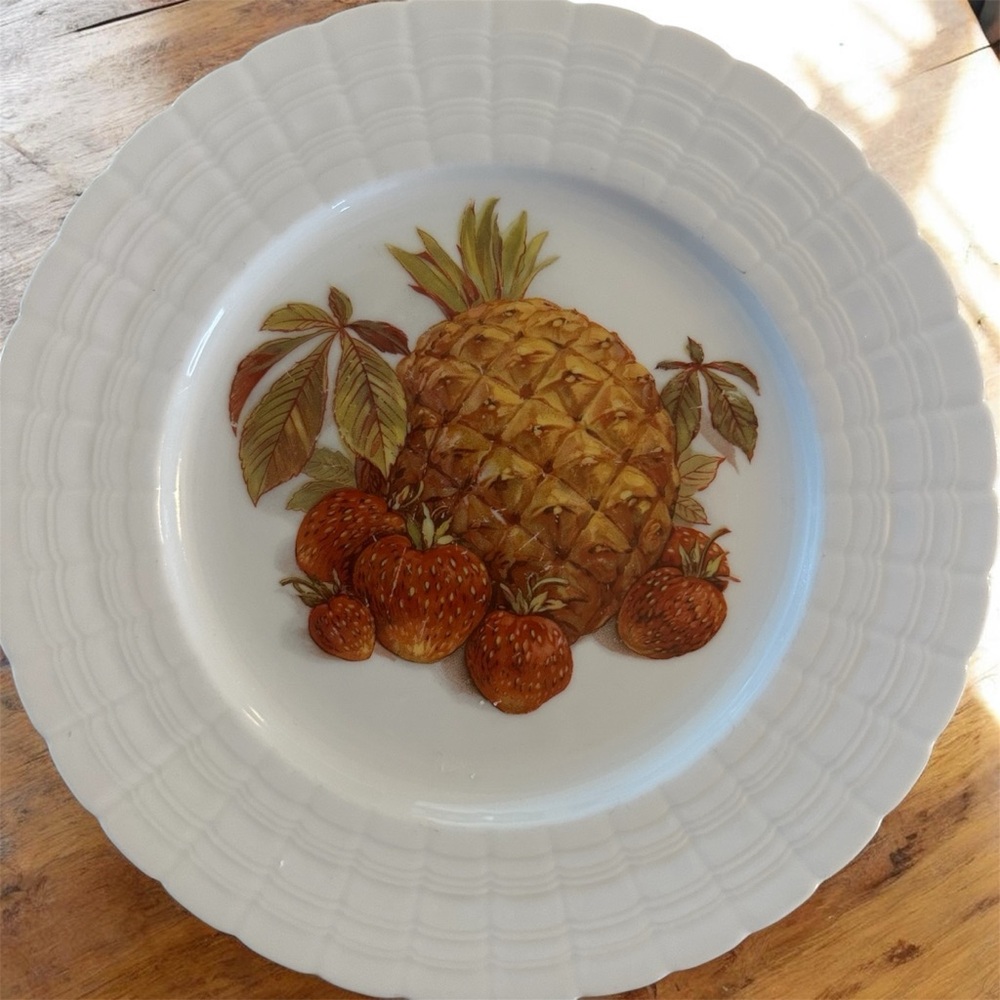 Decorative White Plate with Pineapple and Strawberry Design hutschenreuther 1814